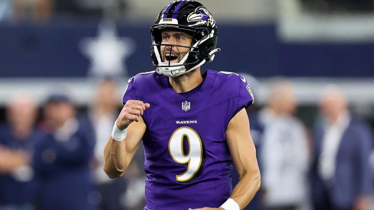 Justin Tucker in Baltimore Ravens uniform before reported Kansas City Chiefs practice squad signing
