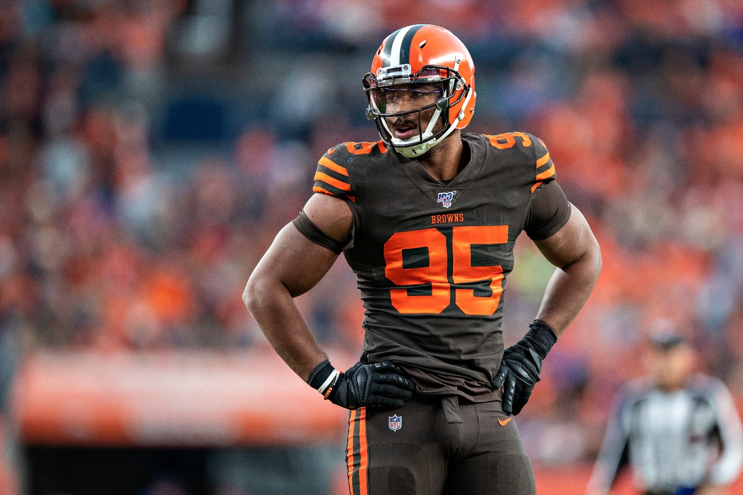 Cleveland Browns defensive end Myles Garrett will sign a record-breaking contract.