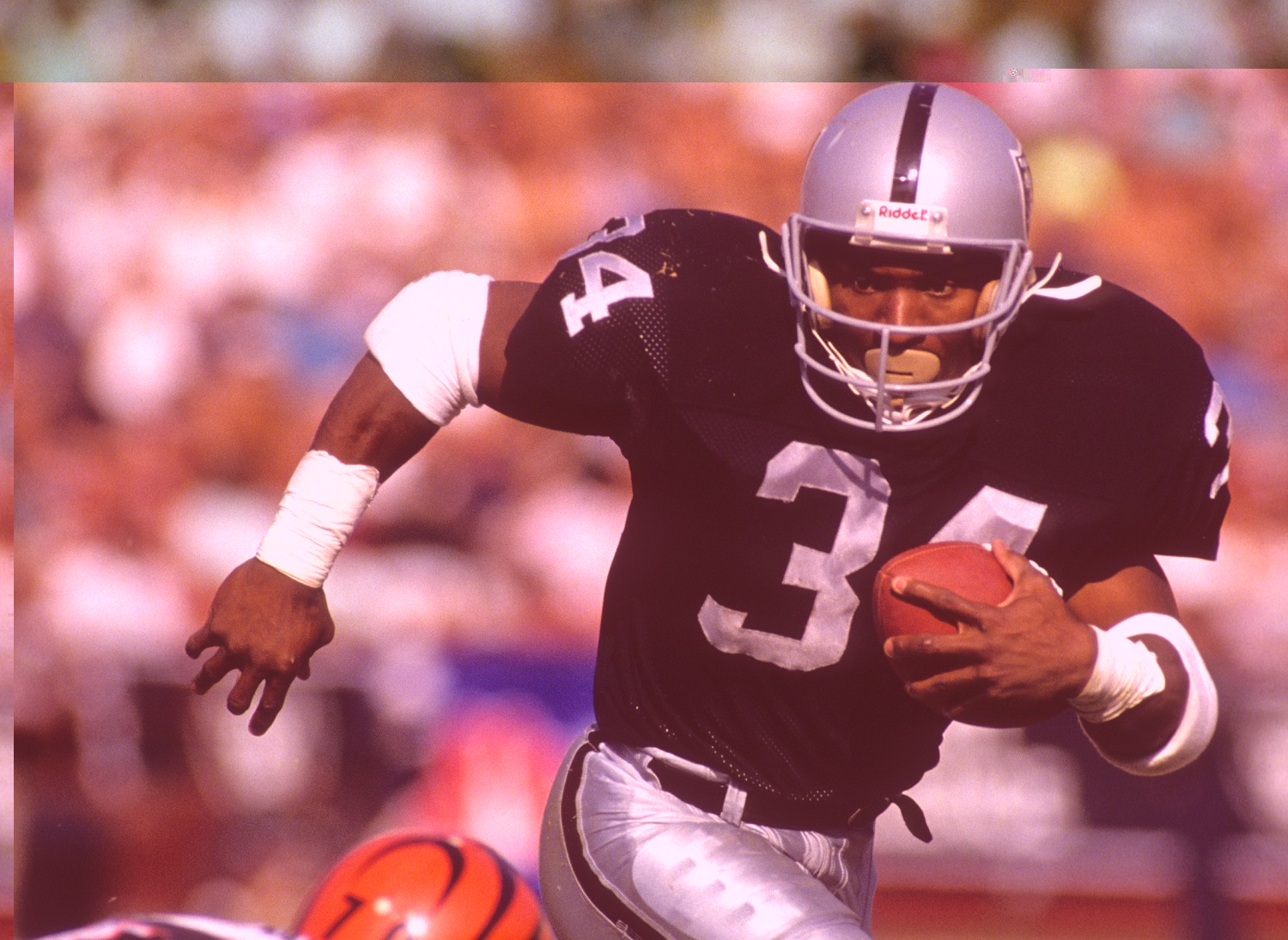 A hip injury limited Bo Jackson's impressive multi-sport career to four NFL seasons. | George Rose/Getty Images