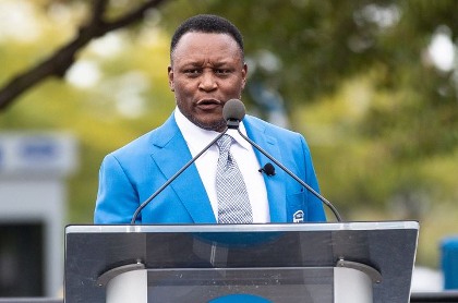 NFL Legend running back Barry Sanders Suffered 'Heart-Related' Health Scare